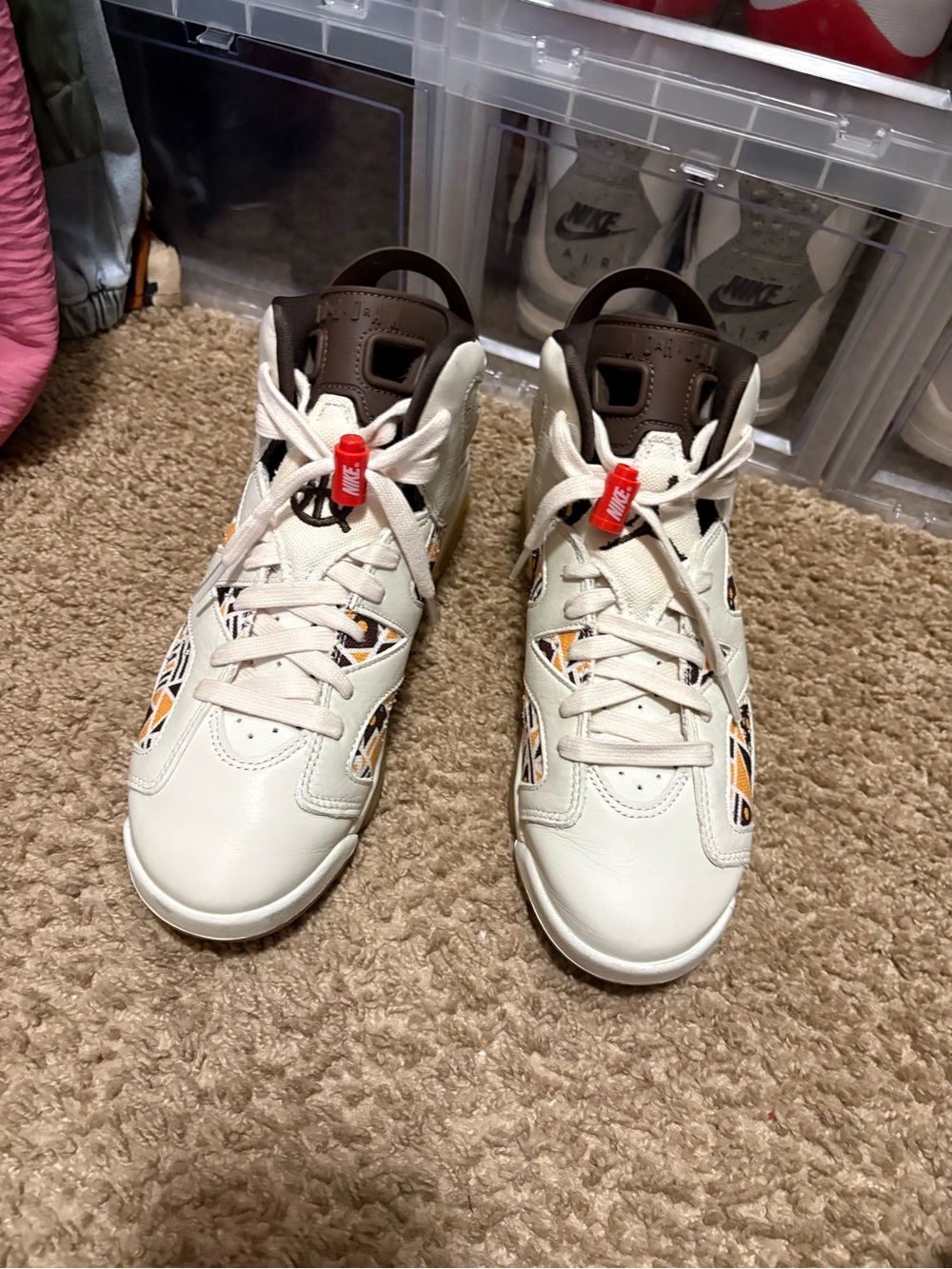Jordan retro 6 GS size 6.5Y no box some yellowing on bottom bc deadstock sneaker